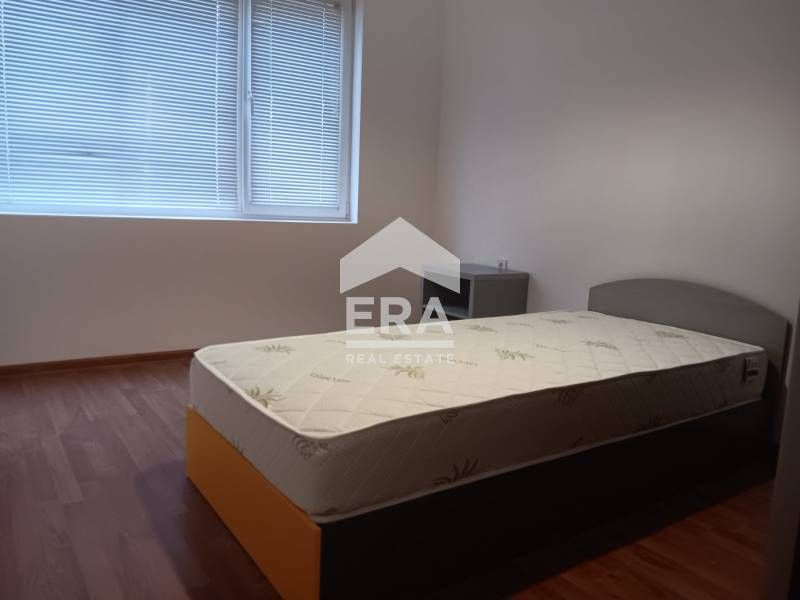 Дава се под наем Тристаен апартамент в Варна, Колхозен пазар - 90 кв.м за 800 € - Снимка #3