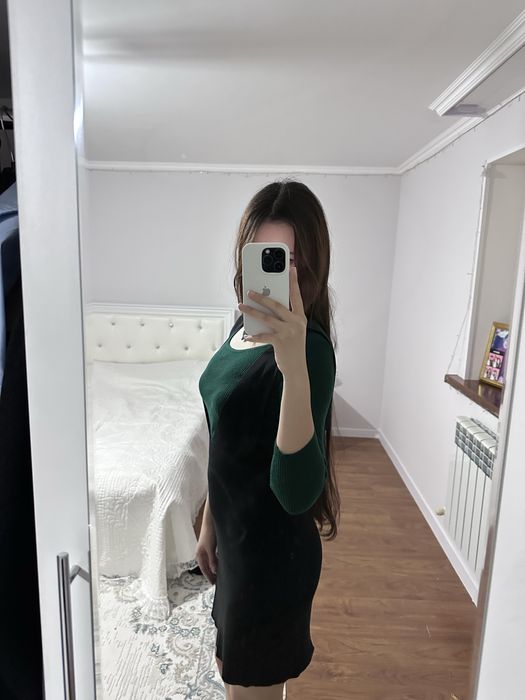 Зеленый лонгслив