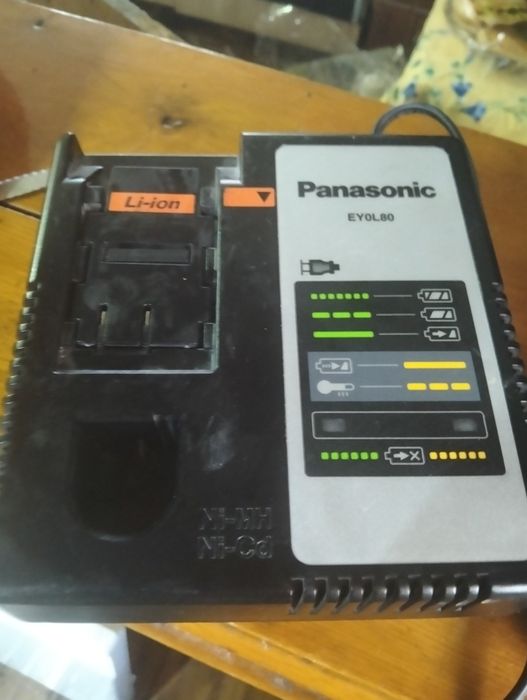 Rotopercutor Panasonic Li ion 28,8 cu  doi acumulatori și incarcator