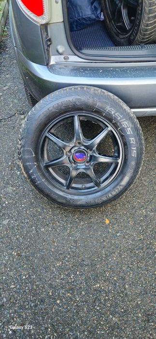 Гуми с джанти в много добро състояние