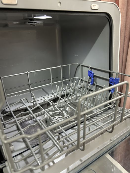 Настолна мини съдомиялна машина