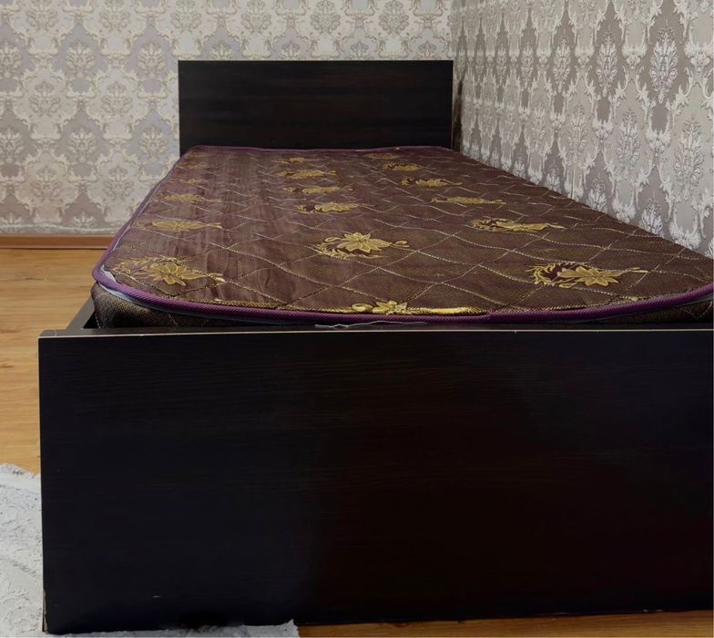Продам спальный гарнитур