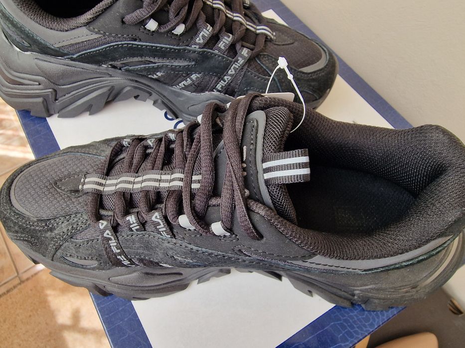 Vând adidasi noi marca Fila