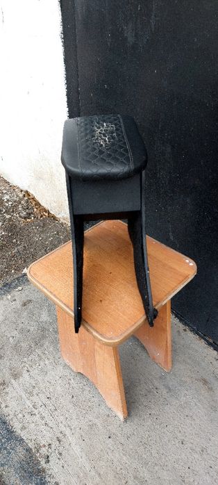 Продам подлакотник в машину