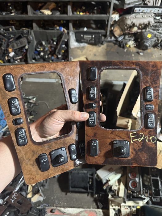 Блок кнопки стеклоподьемников w210 w202