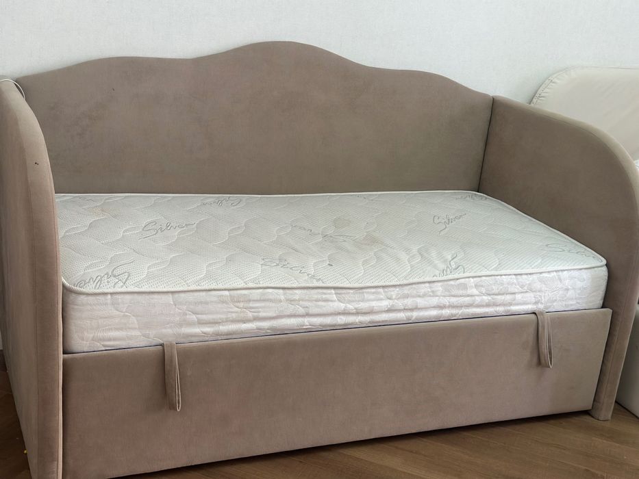 Продам  диван , кровати