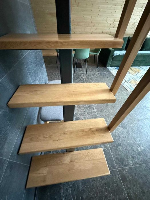 Scara interioara lemn masiv