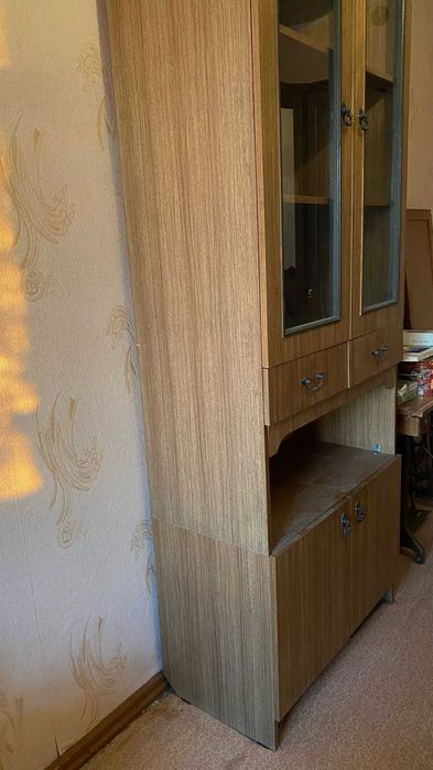 Шкаф со стеклянными дверцами от стенки