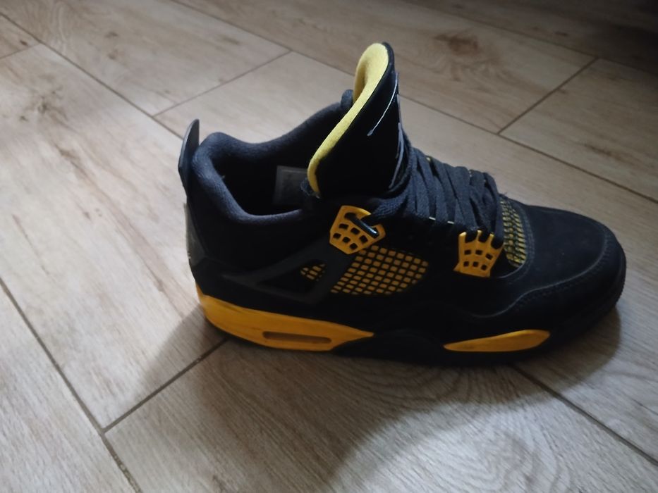 Vand  jordan 4 yellow thunder marimea 40