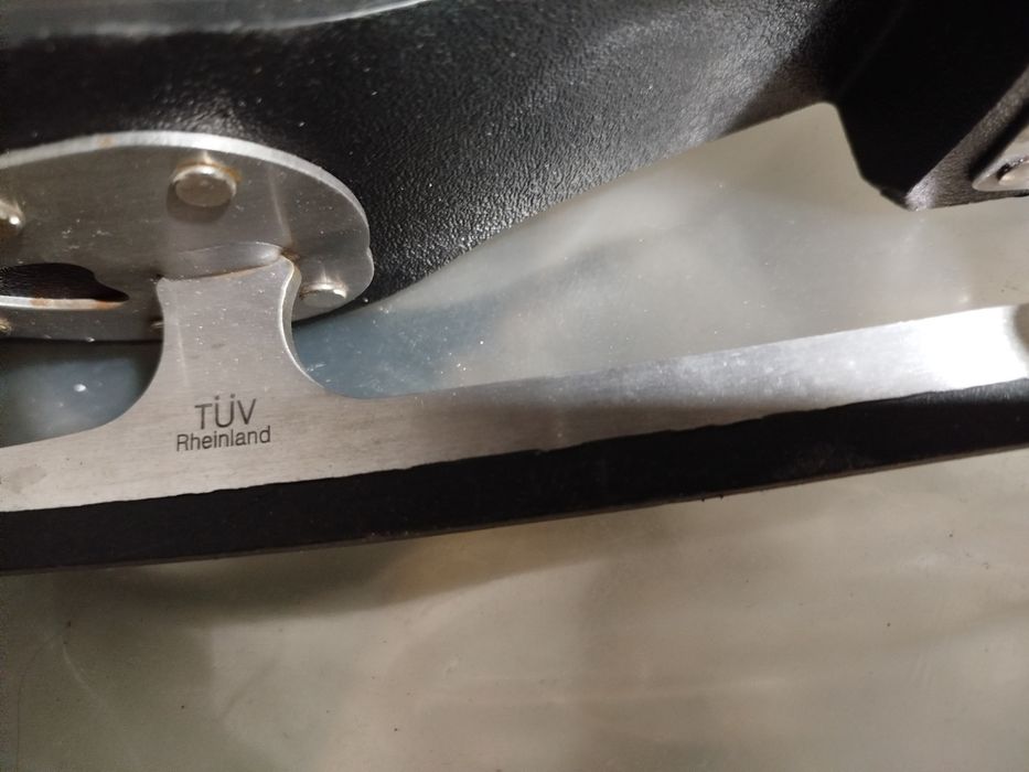 Продам коньки 37р