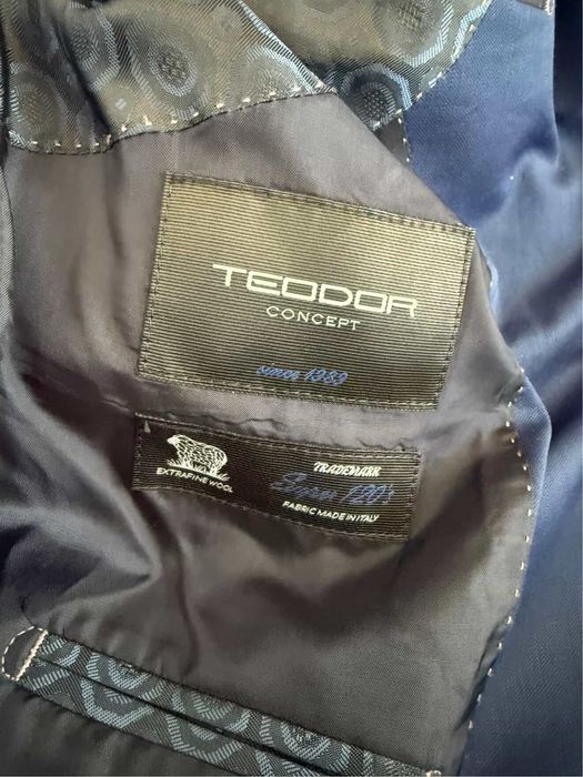 Продавам костюм