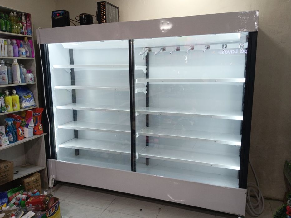 Продаю витрина шкаф холодильник