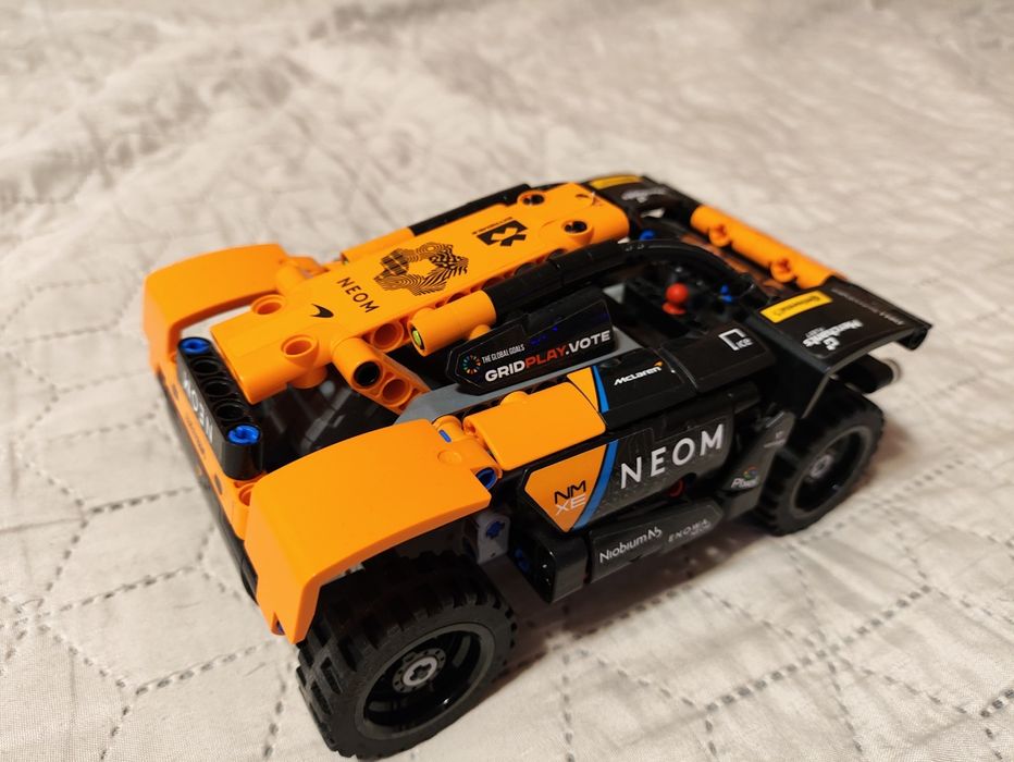 LEGO Technic Състезателна кола NEOM McLaren Extreme E 42166