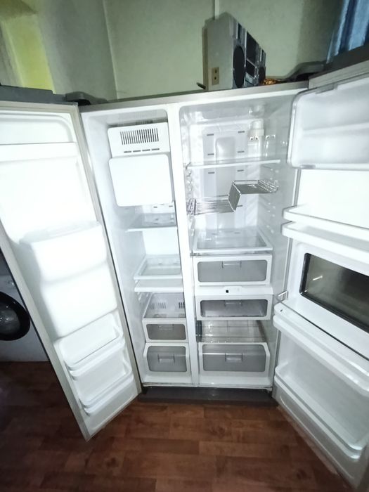 Холодильник SAMSUNG Side-by-Side.