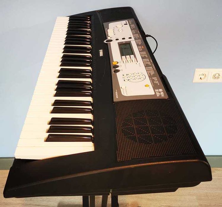 компютърна миди клавиатура YAMAHA PSR E-213 синтезатор с 5 октави