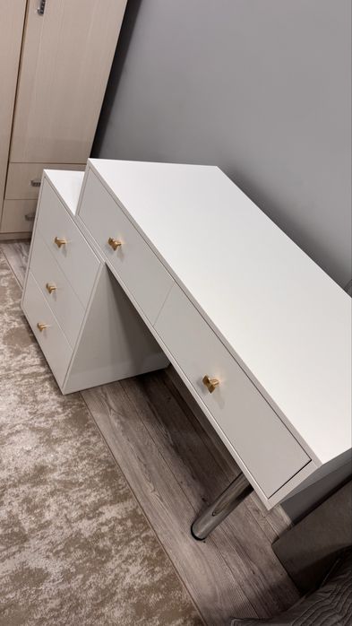 Туалетный столик