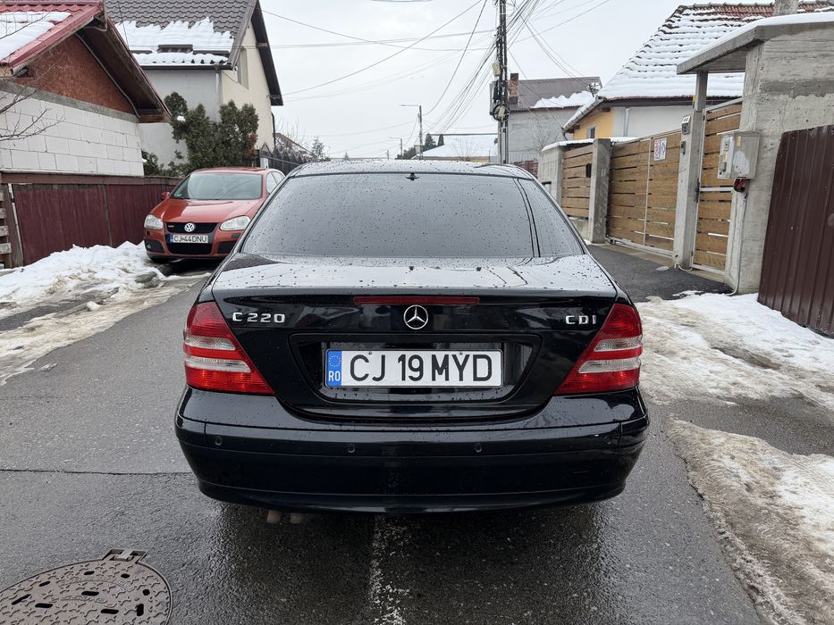 Mercedes-Benz.  C220 ,150cp