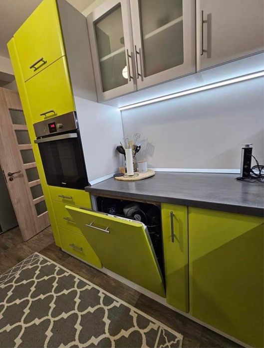 Proprietar. Casa de inchiriat, 90mp, 3 camere, 2 bai, loc de parcare, curte