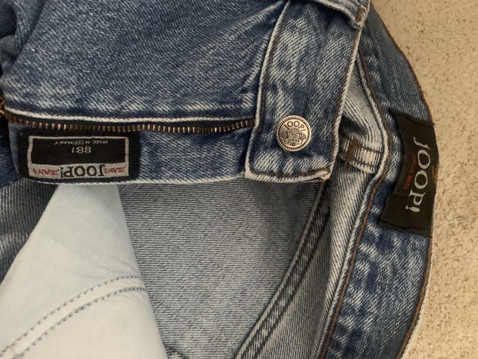 Blugi Joop, talie înaltă.