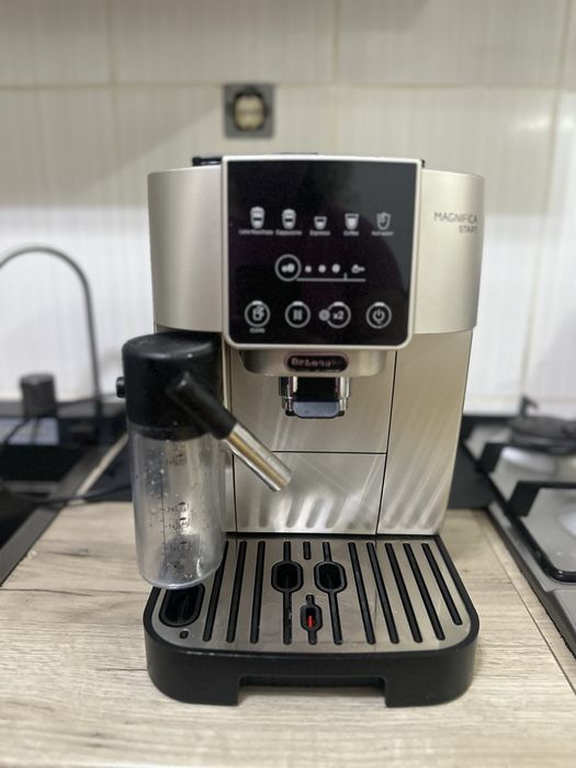 aparat de cafea automat DeLonghi Magnifica Start