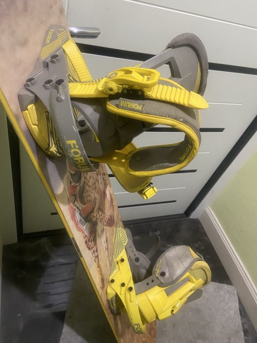 Сноуборд DC с креплениями FORUM