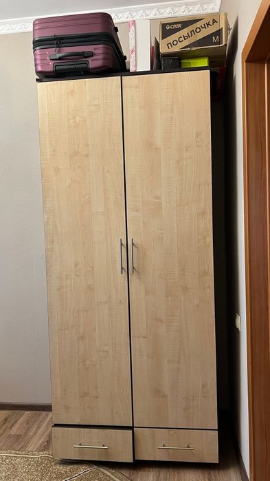 Продам белорусский шкаф.