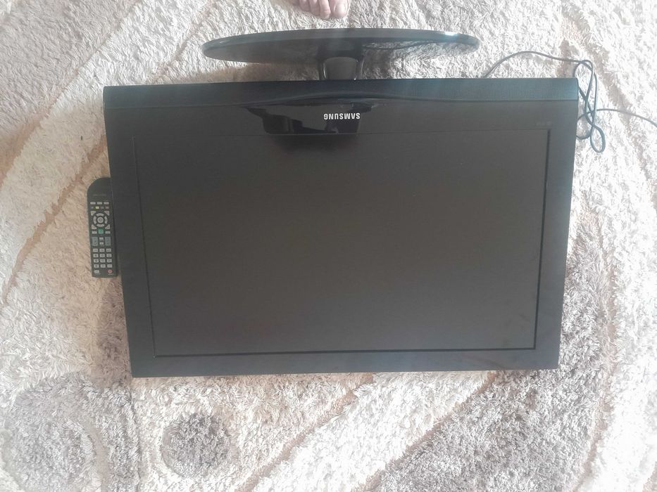 Телевизор samsung la32c350 в отличном состоянии!