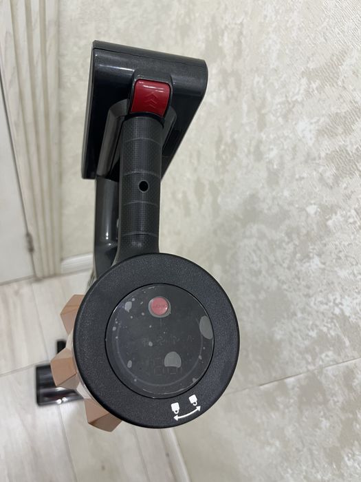 Продается вертикальный пылесос