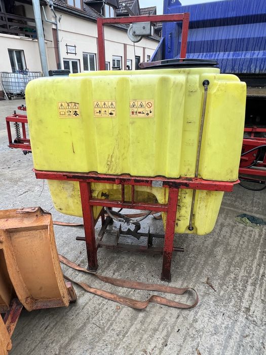 Instalație de stropit / erbicidat 600L cu rampă mare – pentru tractor