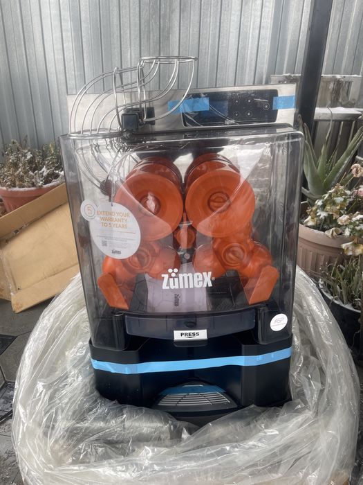 Соковыжималка Zumex Essential pro