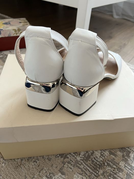 Продам женские босоножки