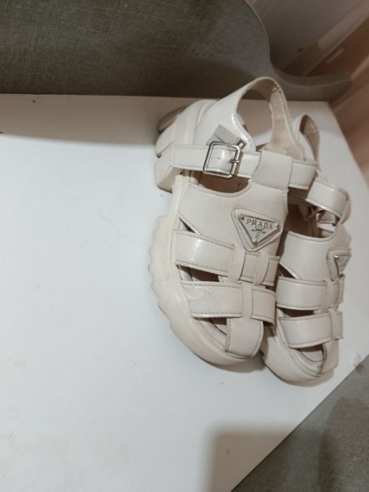 Qizlar uchun oyoq kiyim