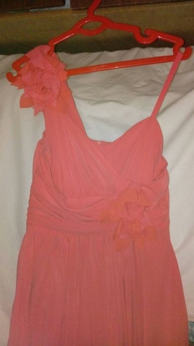 Платья вечерние