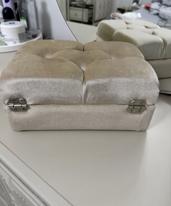 Кутийка,сандък за козметика и за др.