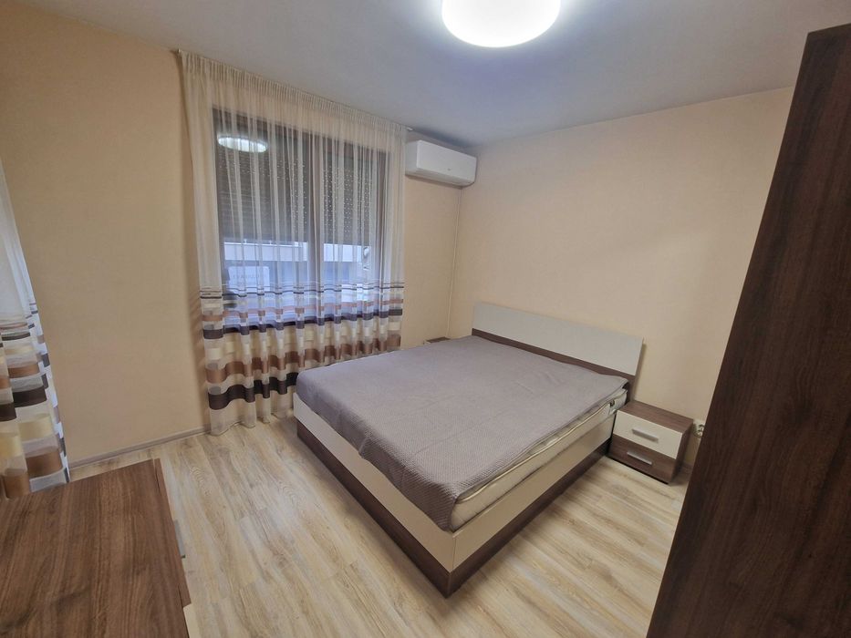 Тристаен апартамент за продажба в широк център до болница „Пулс“