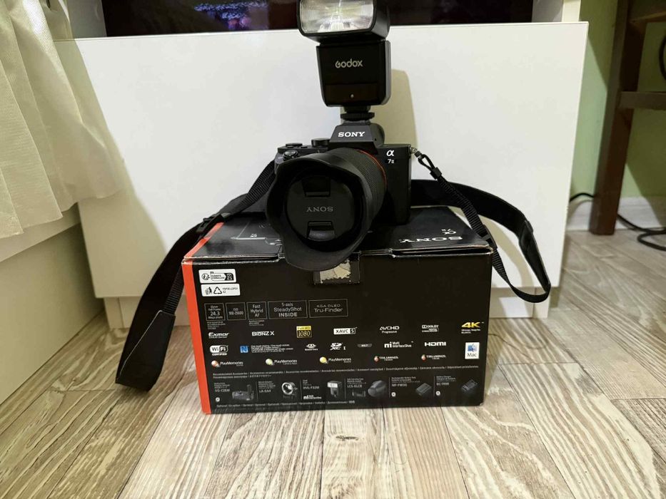 Sony A7 II с обектив FE 28-70mm  +4 Батерии и Светкавица