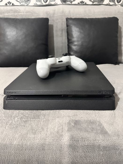 Vand / schimb cu laptop Playstation 4 slim (PS4  slim )