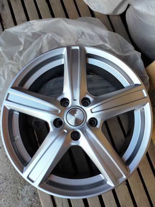 Продам два литых диска R 17. Читайте внимательно объявление!