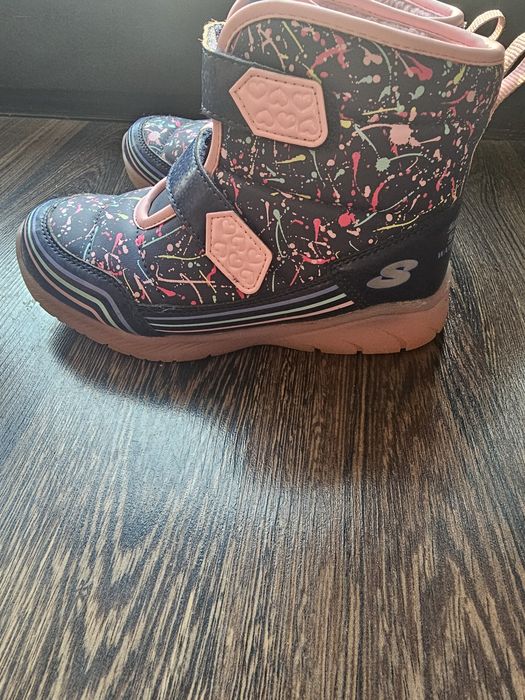 Skechers светещи