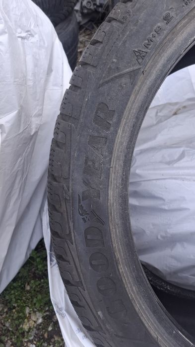 Зимни гуми 265 40 20  Goodyear
