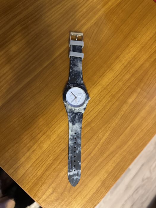 Ceas Guess.