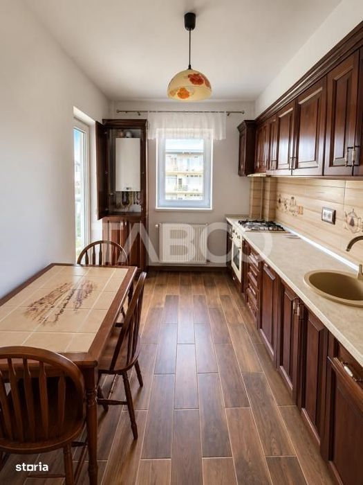 Apartament de inchiriat etaj 3 parcare proprie bloc cu lift Piata Cluj