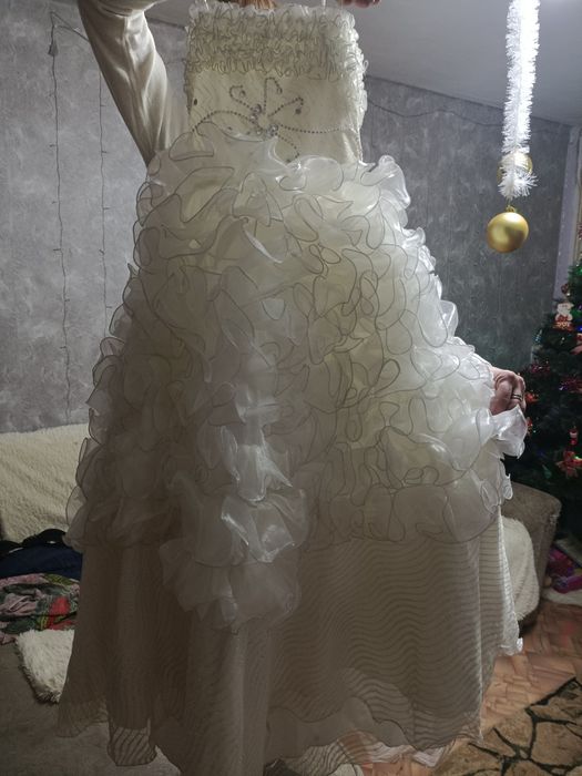 Продают платье нарядное