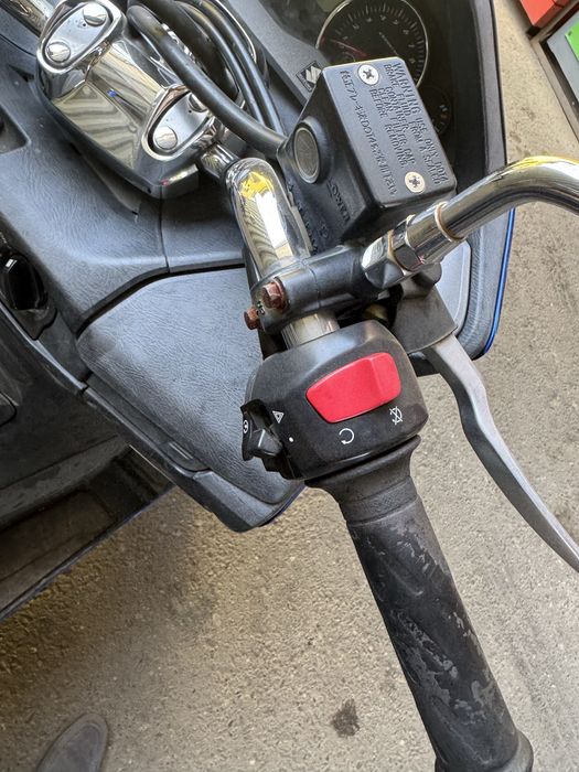 Макси Скутер Suzuki Sky Wave