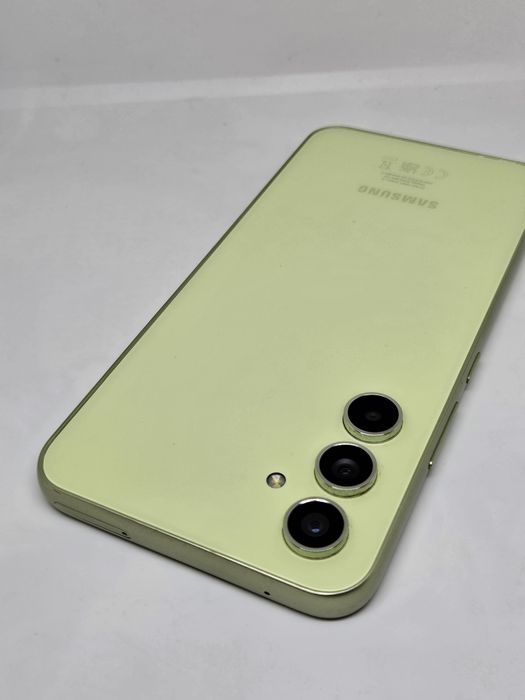 Samsung Galaxy A54 5G 128Gb/8Ram + Подарък кейсове и  Протектори