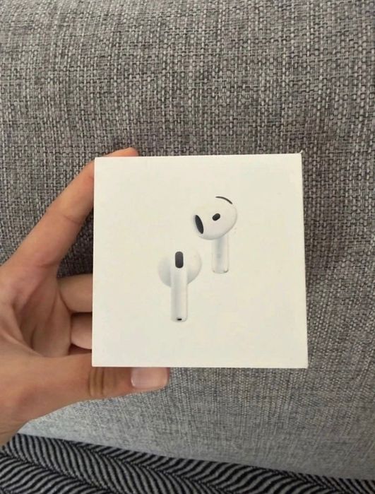 AirPods 4 cu anulare activă a zgomotului și caseta cu încărcare USB C și wireless