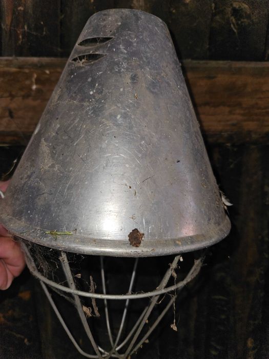 Becuri și lămpi pentru pasari si animale