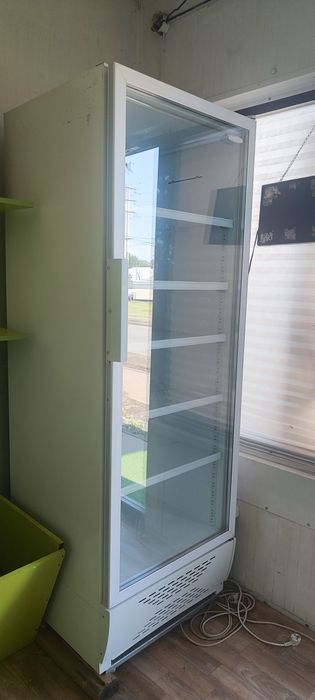 Витринный холодильник