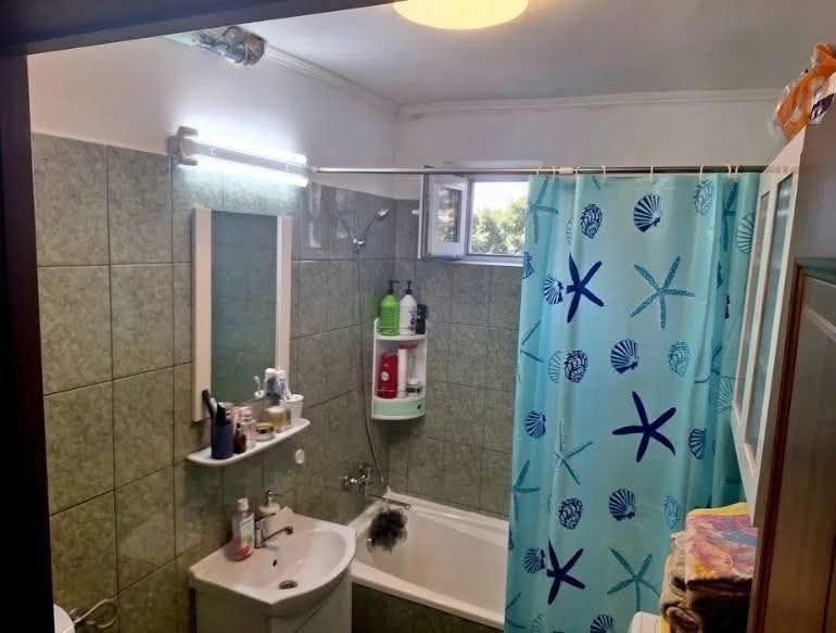 Vând apartament cu 2 camere/ schimb cu casa