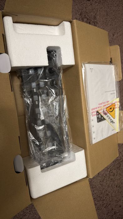 Interfata MIDI Behringer